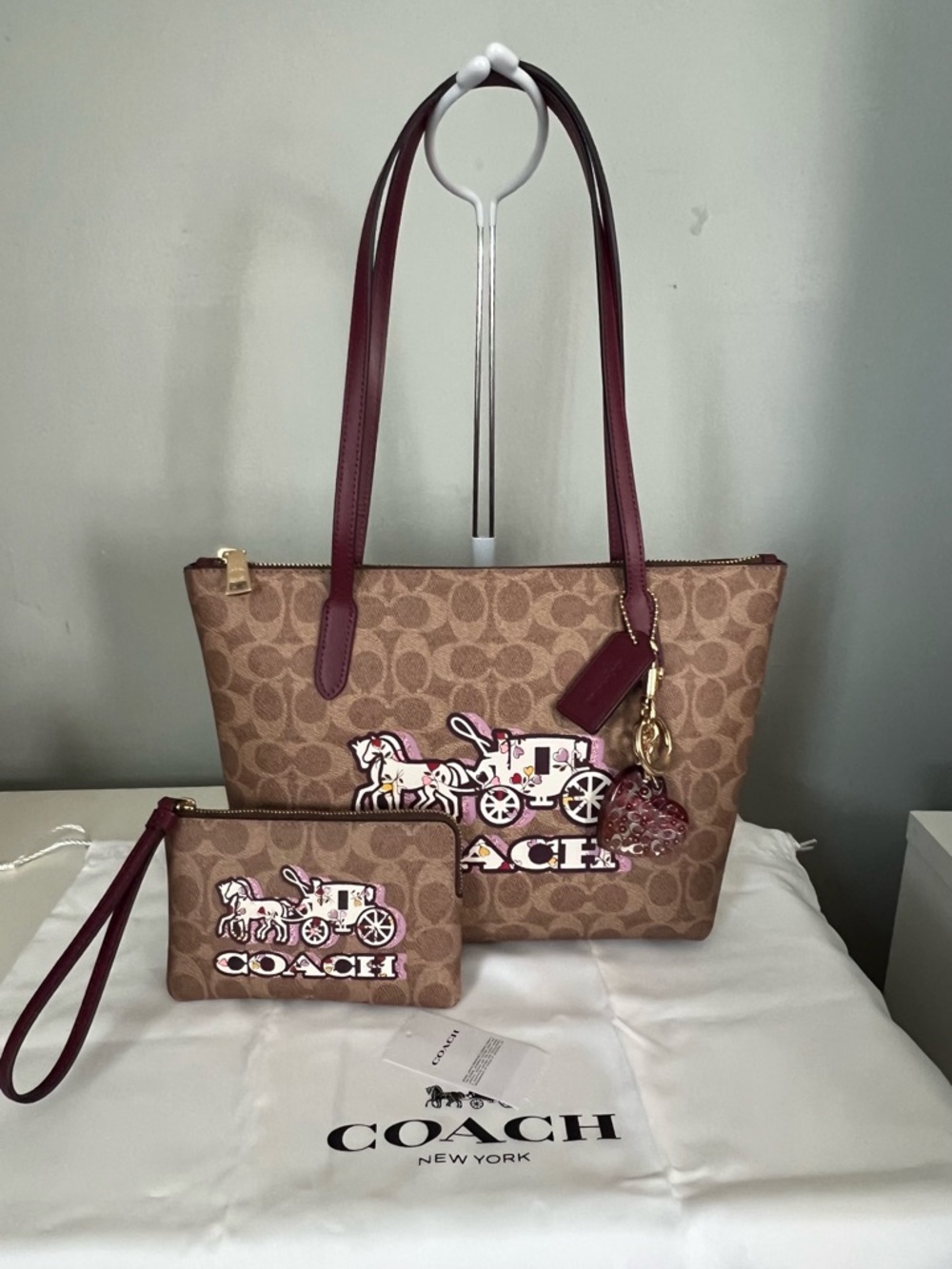 Coach Fiona Zip Tote Bag In Signature Canvas With Horse And Carriage Print - Picture 10 of 10